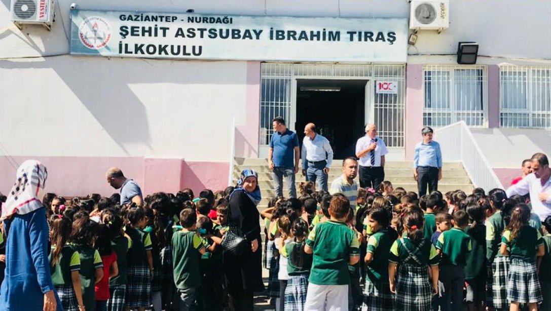 İlçe Müdürü, Şehit İbrahim Tıraş İlkokulu'nu Ziyaret Etti.