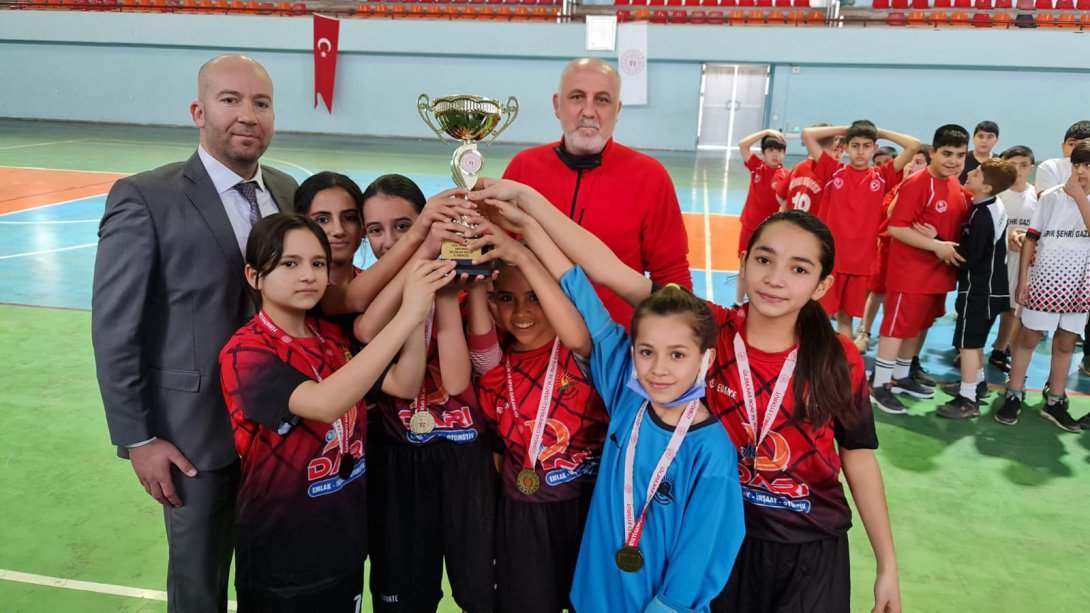 Şatırhöyük Küçükler Kız Hentbol Takımı İl Şampiyonu Oldu