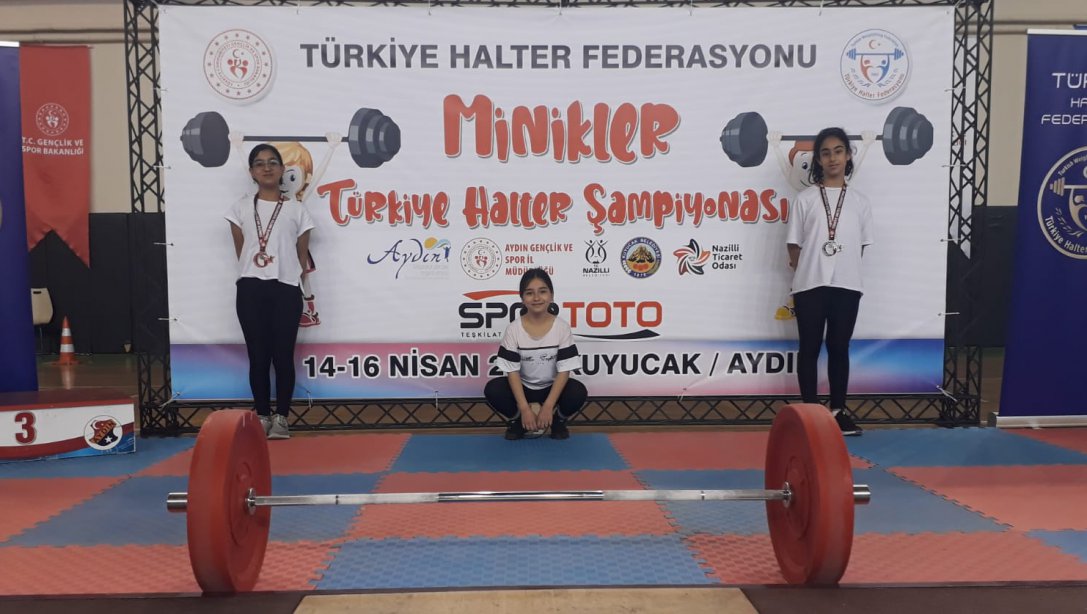 Türkiye Minikler Halter Şampiyonu Hayriye Nisa KOCAERKEK