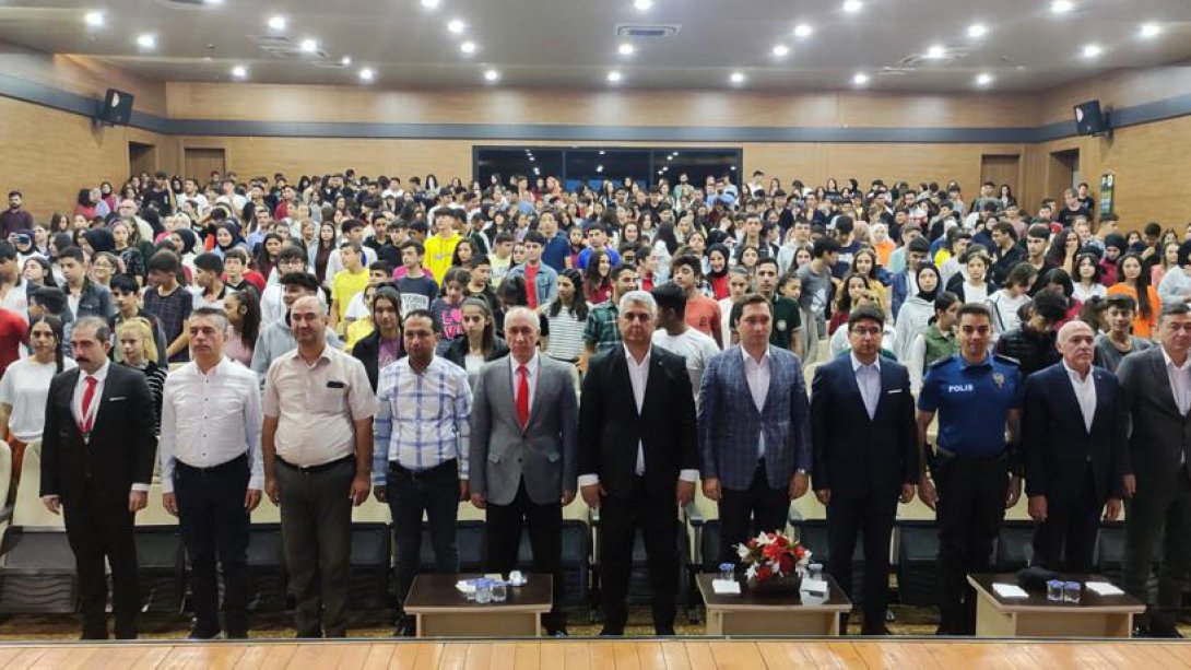 Nurdağı'nda 4007 Bilim Fuarı Açıldı