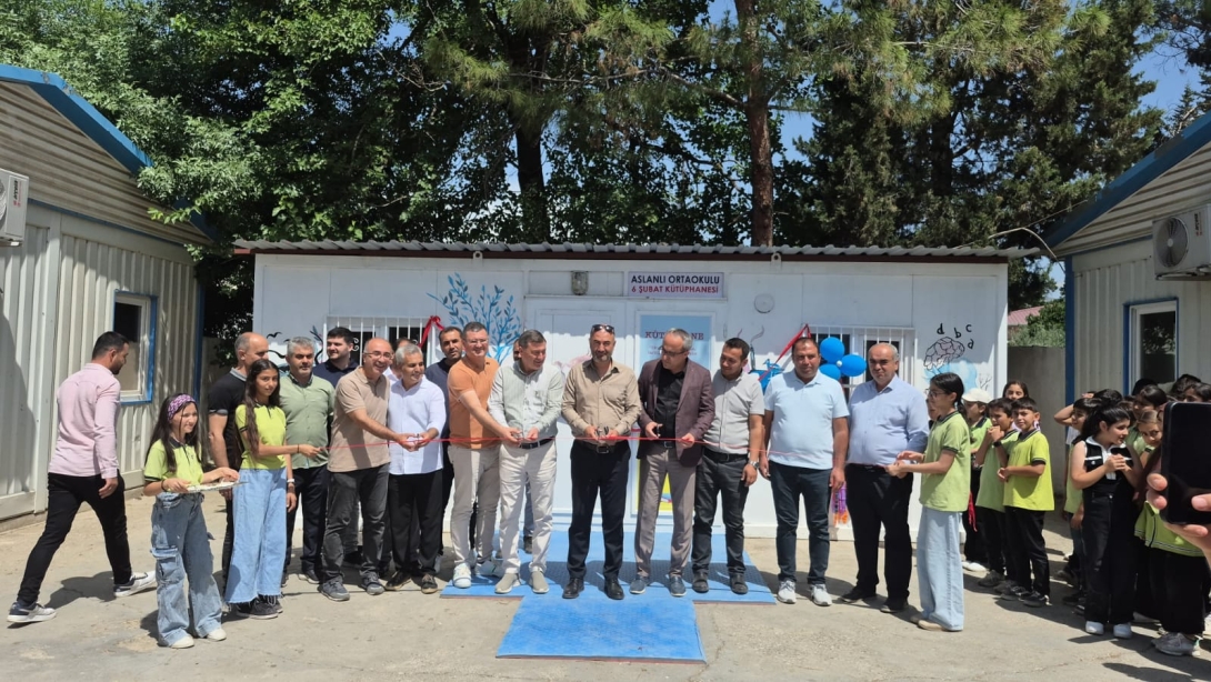 Aslanlı Ortaokulunda Sergi ve Kütüphane Açılışı